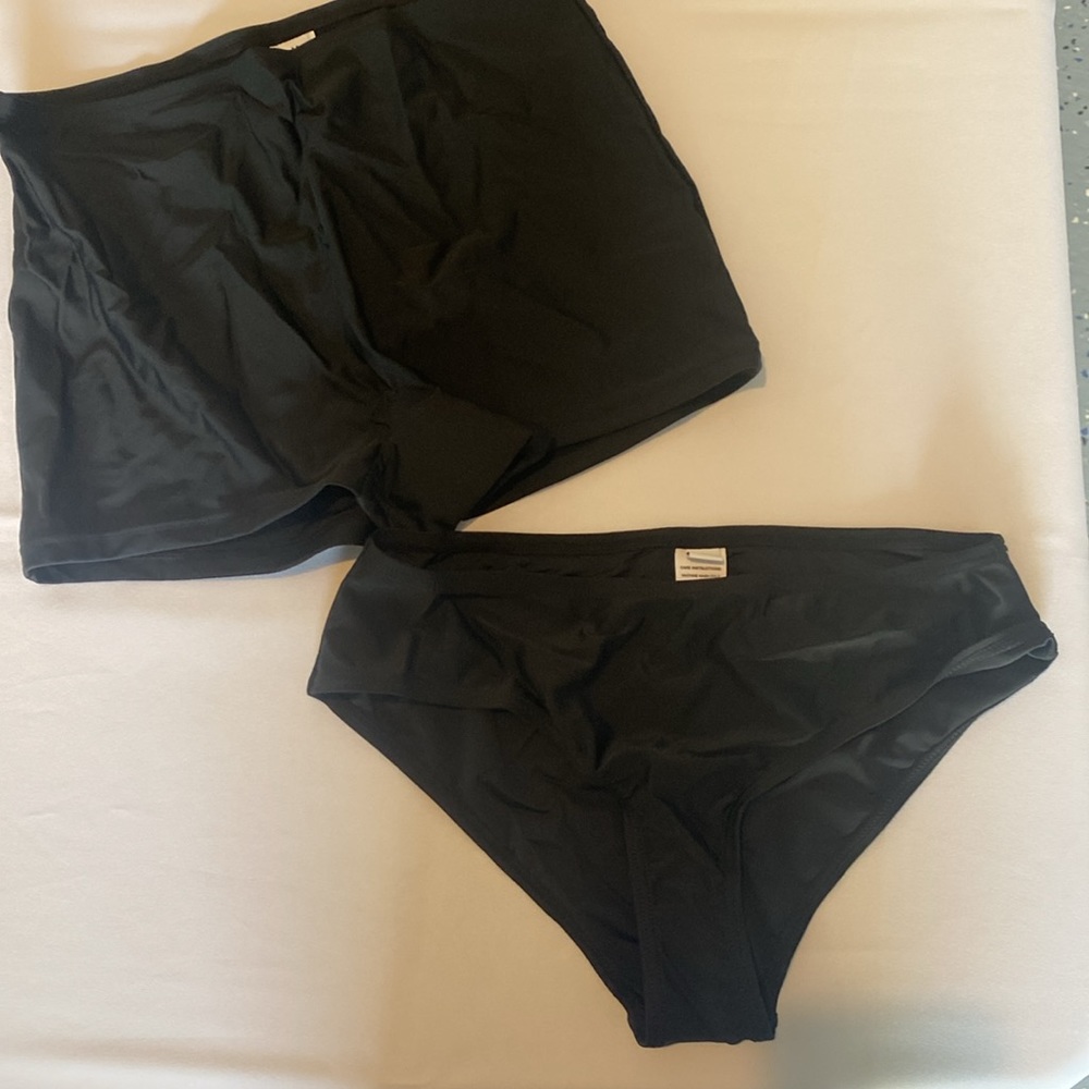 Swimsuit - Picture 6 of 8